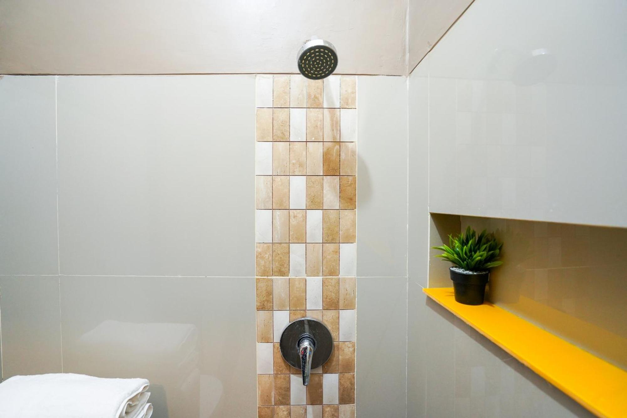 Hotel O Near Town Square Formerly Kupang Gunung 2*